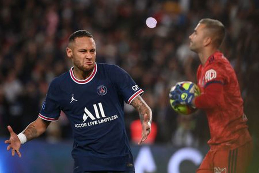 PSG managed to overcome Lyon's "Olympique" in the last minute