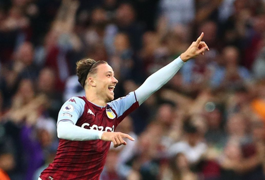 "Aston Villa" defender can take Polish citizenship