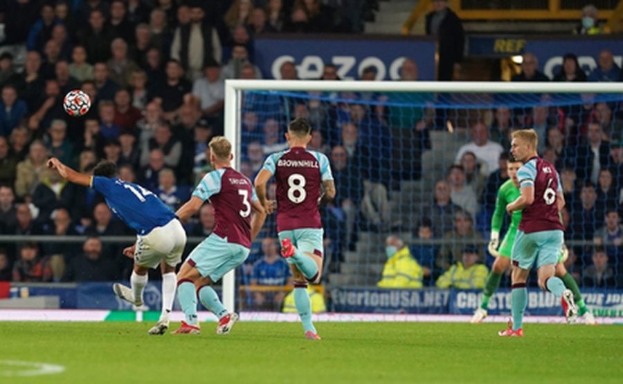 A. Townsend's shot into "Burnley" goal - September's "Premier" League goal