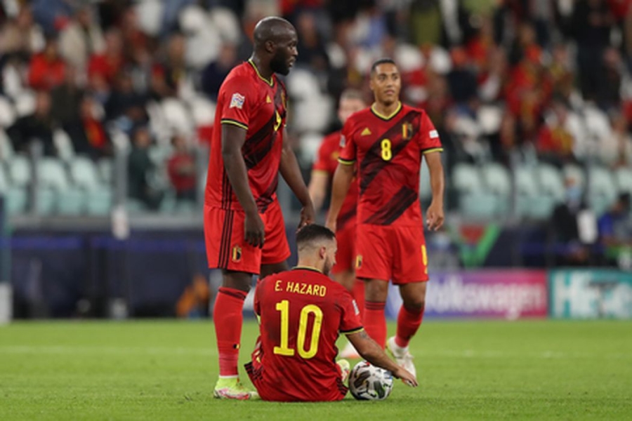 E. Hazard and R. Lukaku left the Belgium national team camp due to injuries