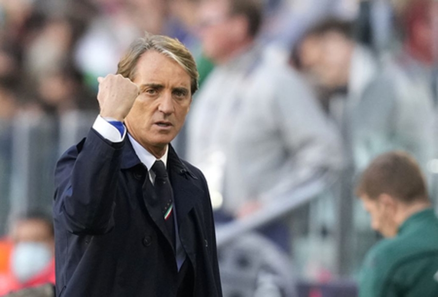 R. Mancini commented on messages about future work "Man Utd"