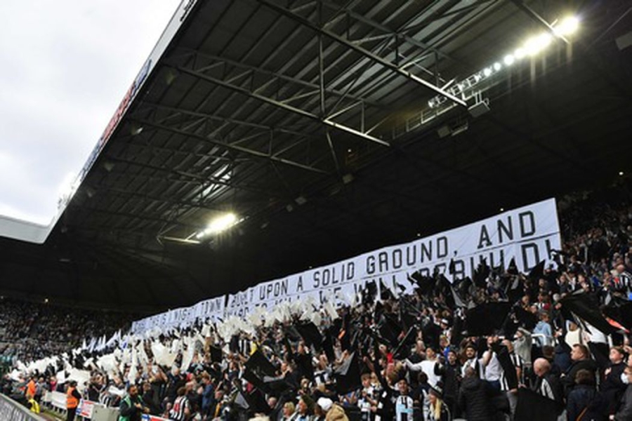 The intervention of doctors in the tribunes stopped the matches between "Newcastle" and "Tottenham"