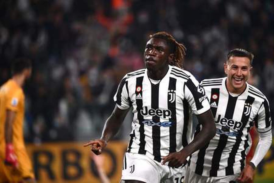 "Juventus" defeated "AS Roma" in an important match.