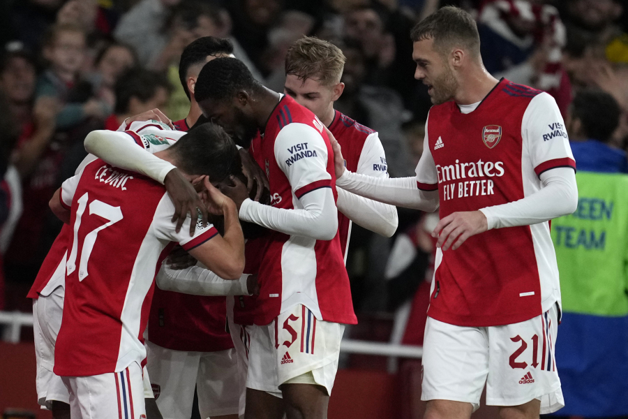 "Arsenal" and "Chelsea" advanced to the quarter-finals of the English League Cup