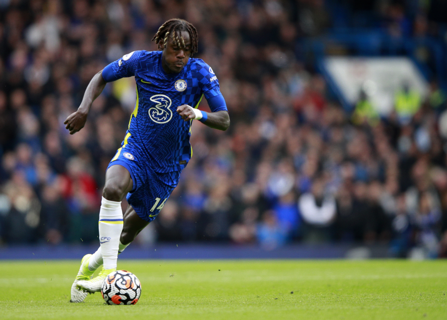 Manchester United" considers the possibility of acquiring T. Chalobah