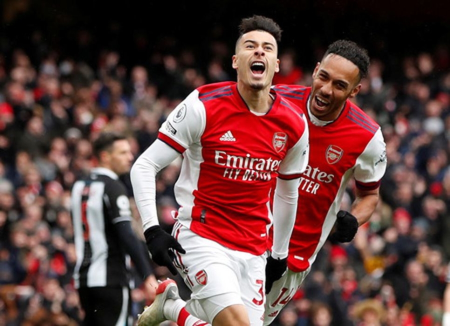 "Arsenal" confidently defeated "Newcastle" at home.