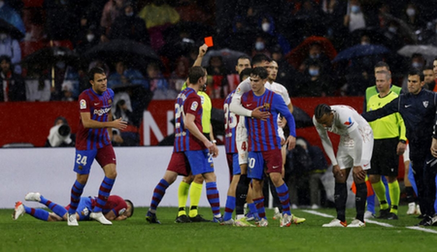 Despite the expelled defender, "Sevilla" resisted "Barca"