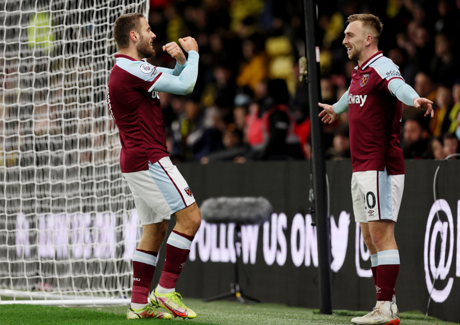 "West Ham" ends their 5-match losing streak by defeating "Watford" team