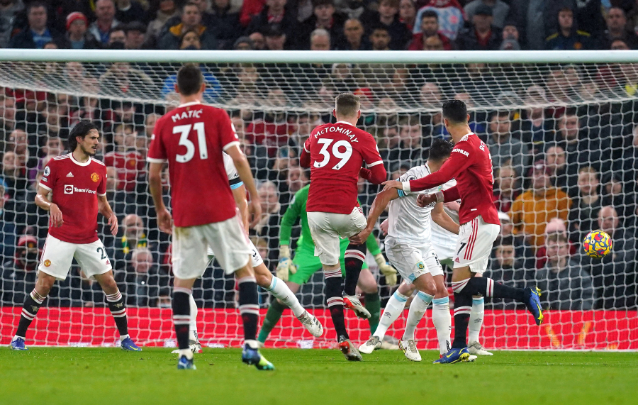 "Man Utd" dealt with "Burnley" per half