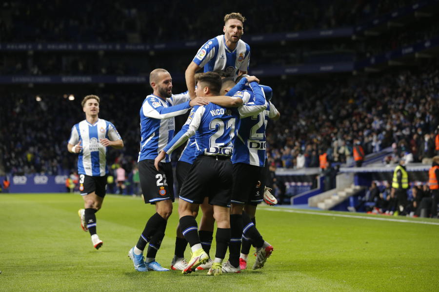 At the end of the match, "Espanyol" defeated the "Valencia" team.