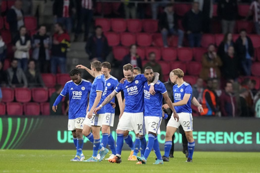 Leicester" and "Leeds" progress to the next FA Cup stage