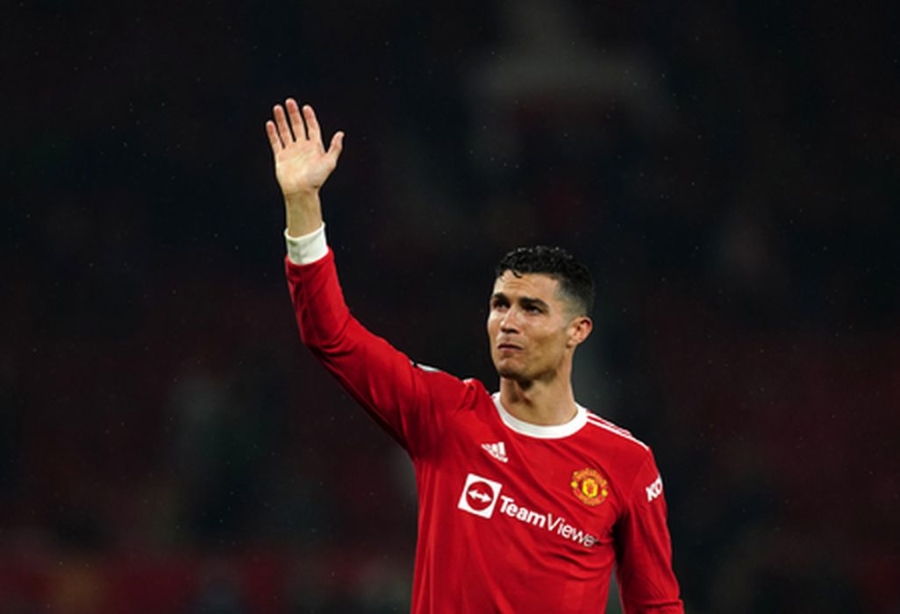 C. Ronaldo will sit down for a conversation with "Manchester United" management in the near future