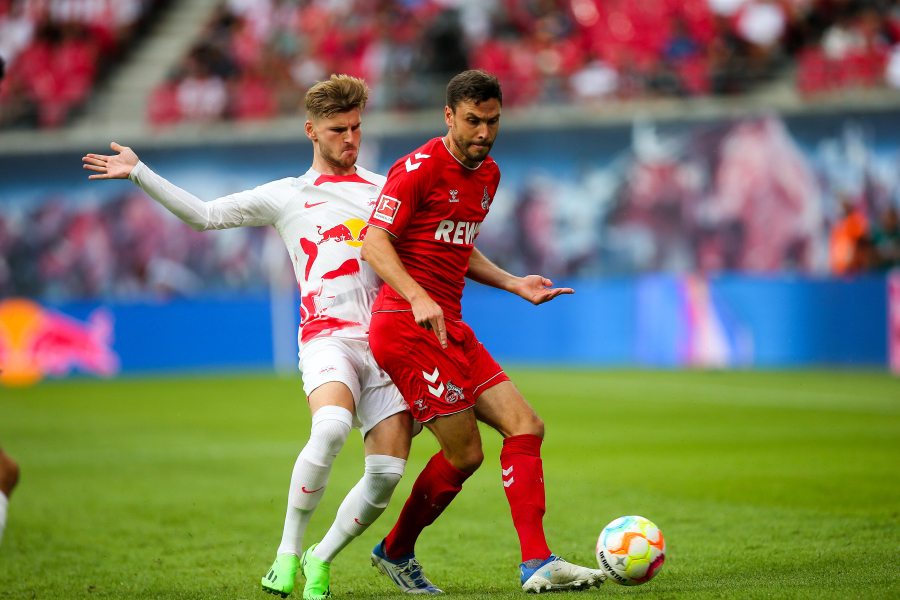 In the tenth minute of the game, "Leipzig" played evenly with the "Koln" team in the second half.