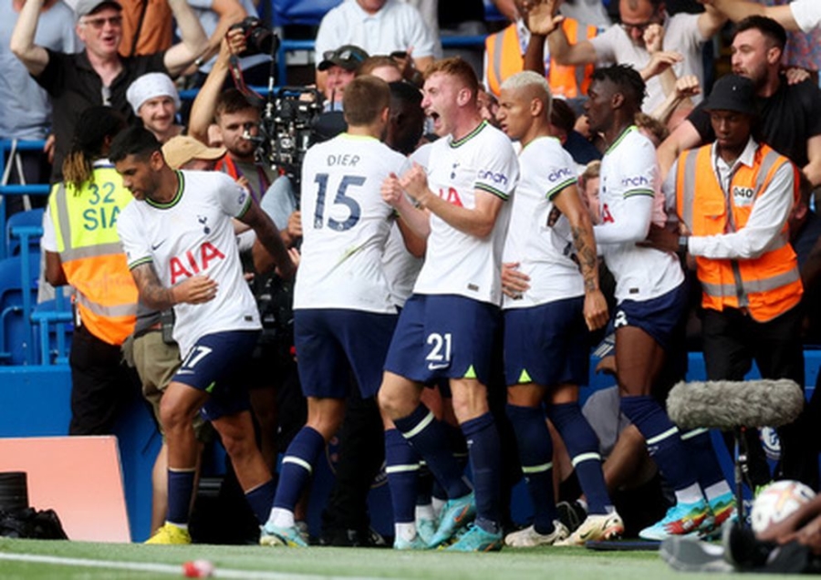 In the London derby marked by coaches' conflicts - a dramatic point was snatched away by Tottenham