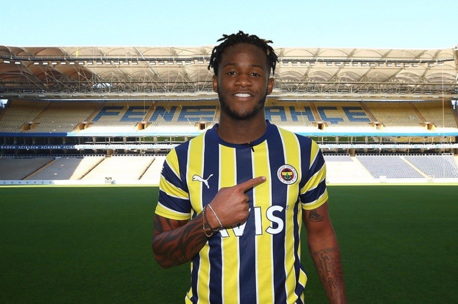 "After leaving Chelsea, M. Batshuayi moved to Fenerbahce"