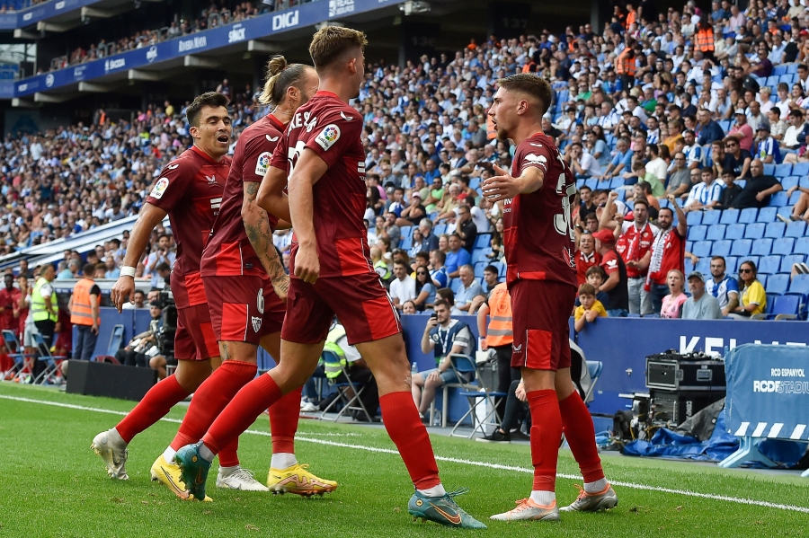 In the match marked by 5 goals, "Sevilla" crushed "Espanyol" football players