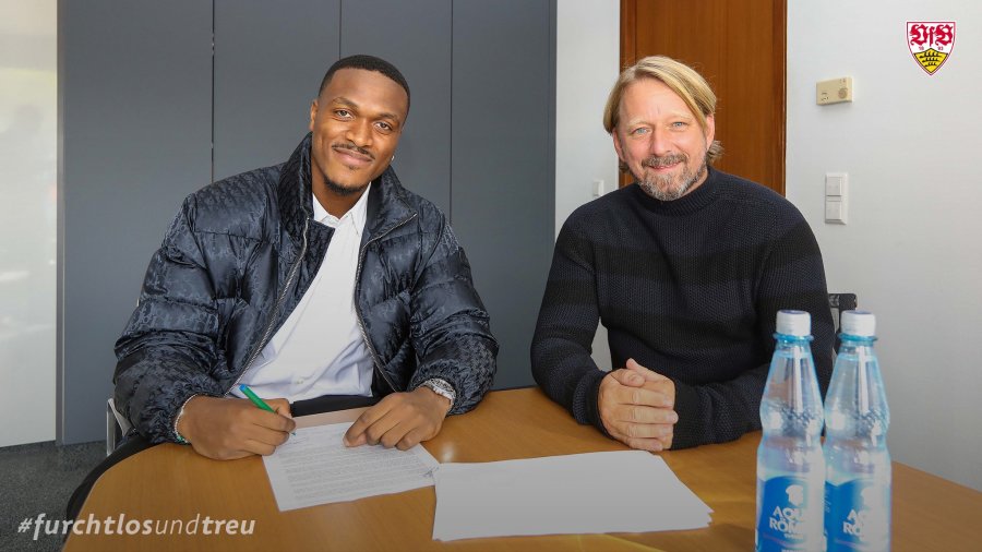 D. Zagadou signed a contract with "Stuttgart"