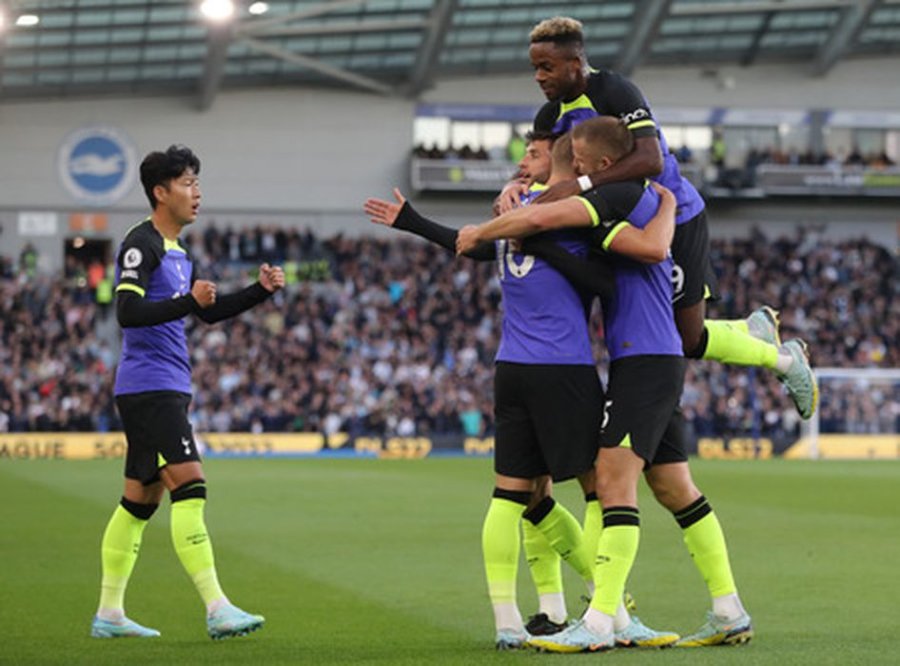 Tottenham players returned money to fans for disgraceful away game