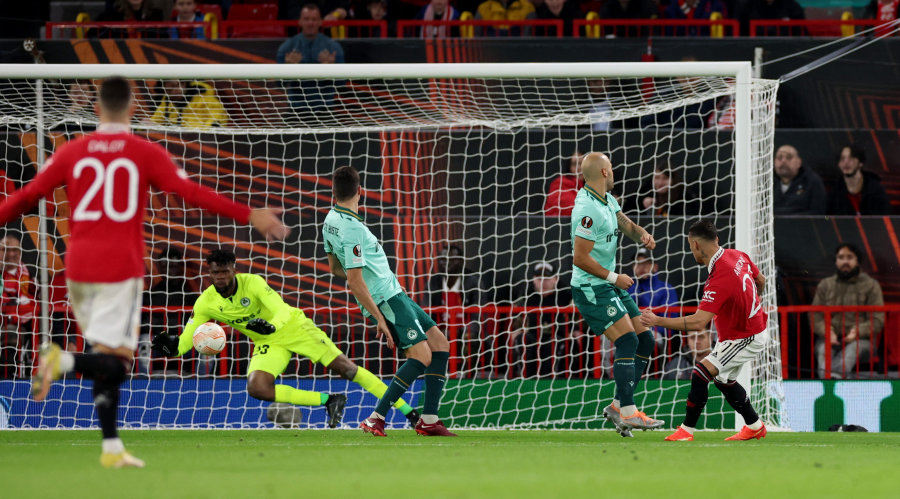 F. Uzoho who withstood the "Man Utd" attacks: "Playing at Old Trafford is a dream come true"