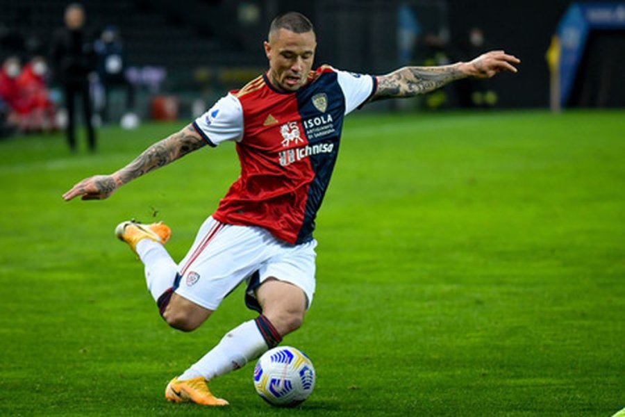 The Antwerp club suspends R. Nainggolan for unlimited electronic cigarette smoking.