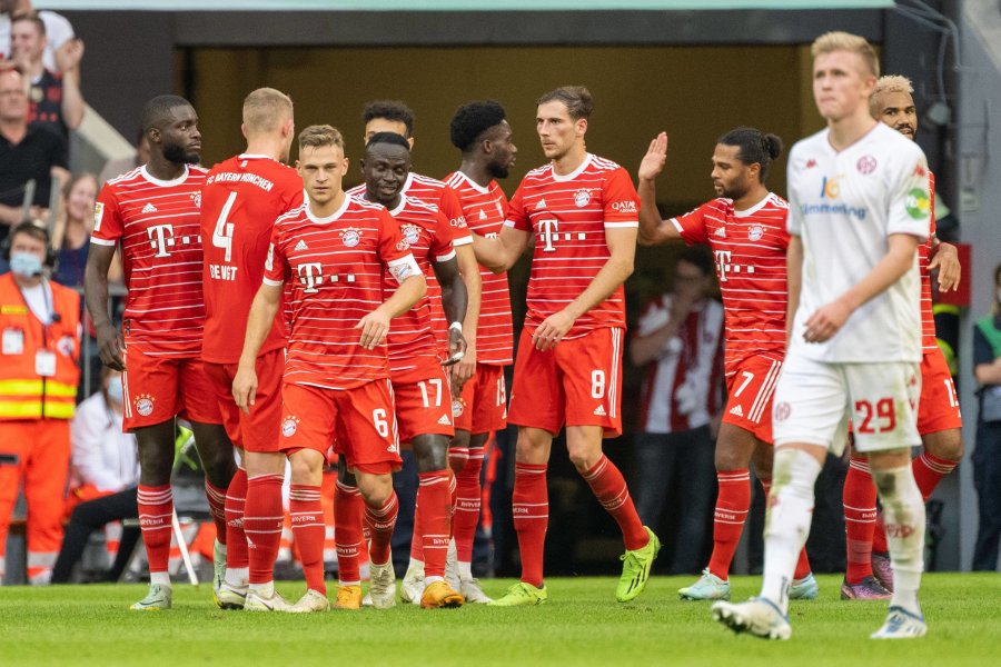 "Bayern" defeated "Mainz" football players at home