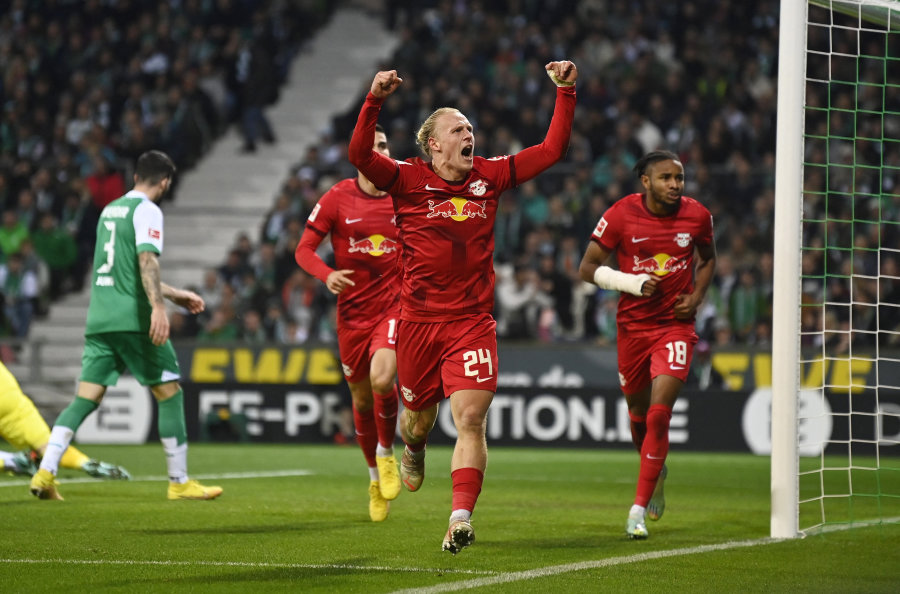 "After a fierce struggle, "Leipzig" defeated "Werder" eleven"