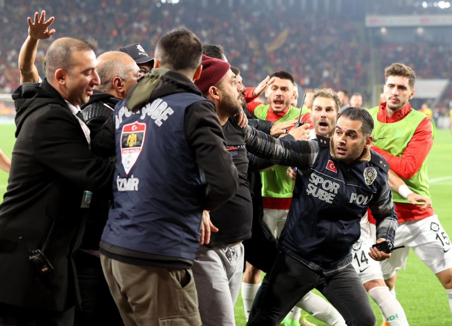 In Turkey, fans with a corner flag attacked the goalkeeper