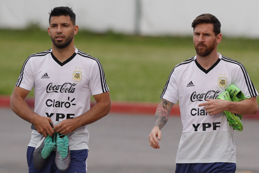 L. Messi will share a room with S. Aguero before the World Cup final.