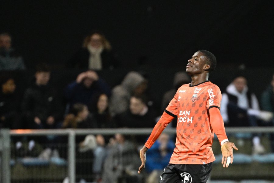 Bournemouth" strengthens its roster with "Lorient" forward