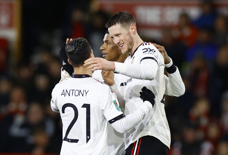 Man Utd" - one foot in the English League Cup final.