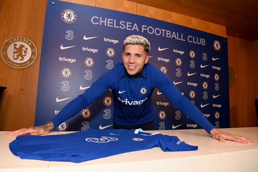 Chelsea" officially presents the most expensive player in Premier League history.