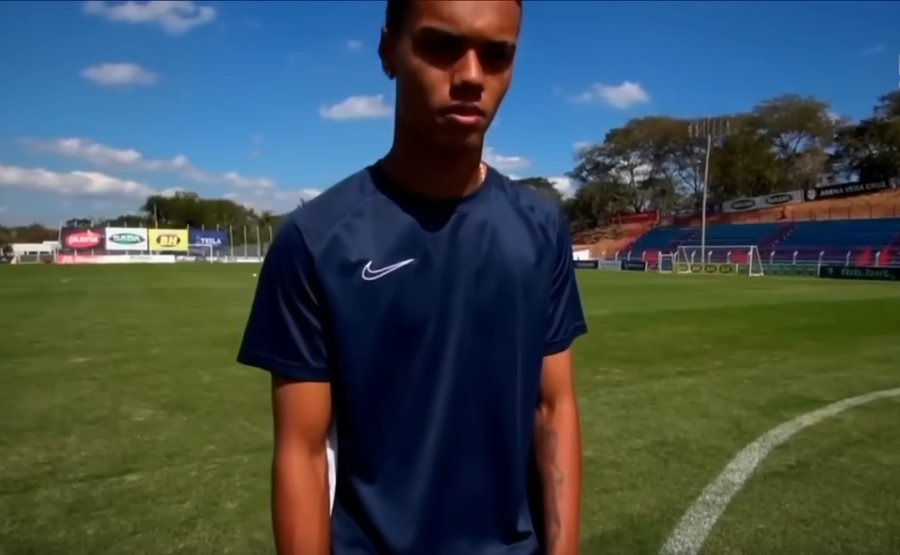 Ronaldinho's son signed a contract with "Barca