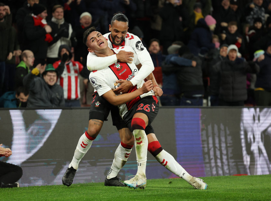 Southampton" snatched a vitally important victory against "Leicester City" eleven