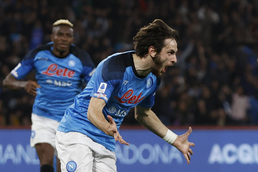 Napoli" dealt with "Atalanta" at home with eleven players.