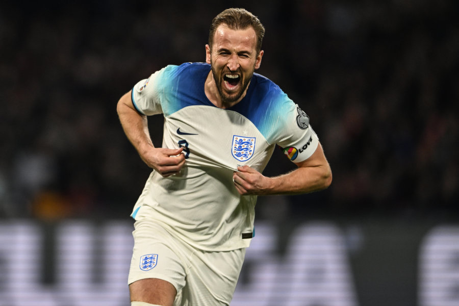 H. Kane becomes the all-time top scorer for the England national team