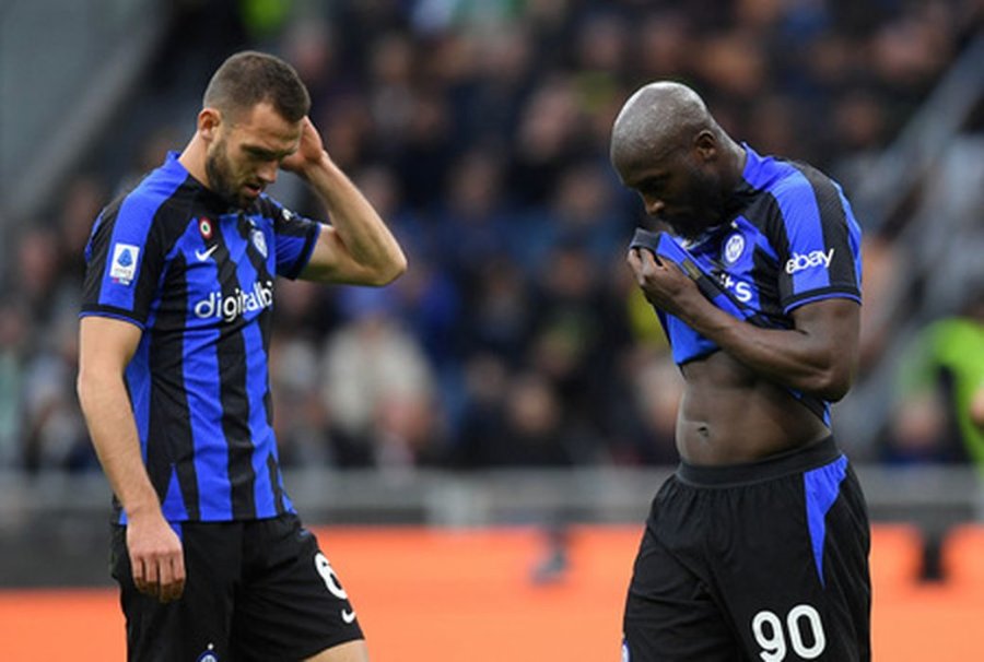 Inter" suffered their third consecutive defeat in Italy