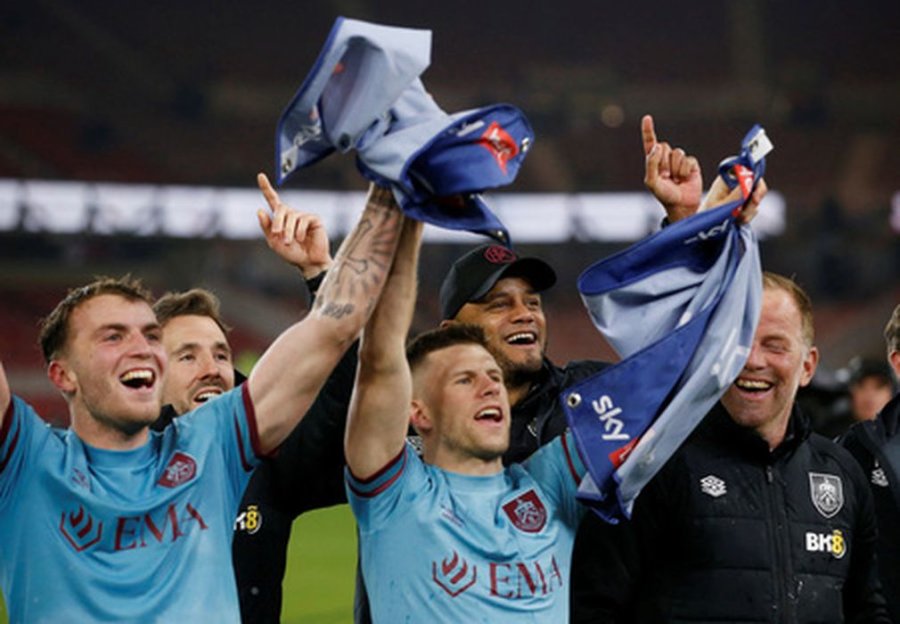 Burnley" crowned as "Championship" champions