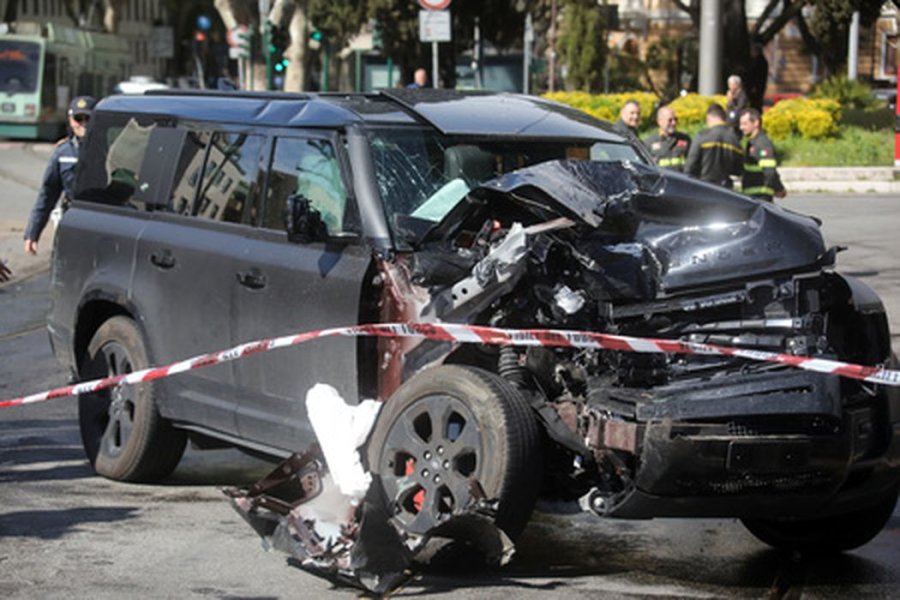 C. Immobile injured his spinal nerve and broke a rib in a serious accident