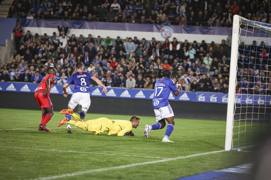 Lyon" defeated "Strasbourg" Eleven on an Away Game