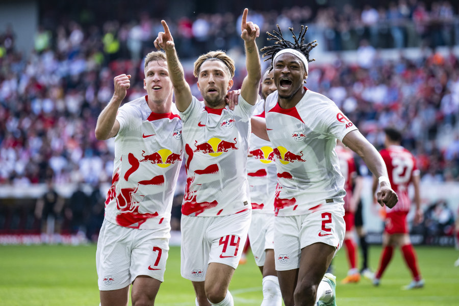 Leipzig" snatches a crucial victory against "Freiburg" football players