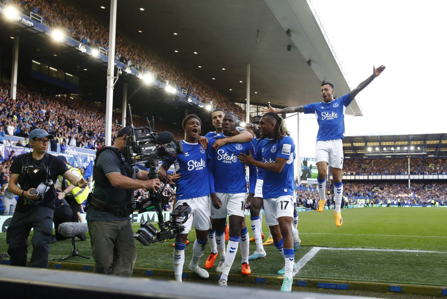 The heroic goal by A. Doucoure secured Everton's survival in the Premier League.