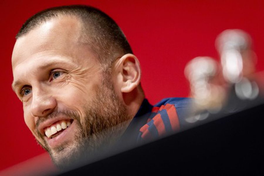 Ajax" parted ways with J. Heitinga