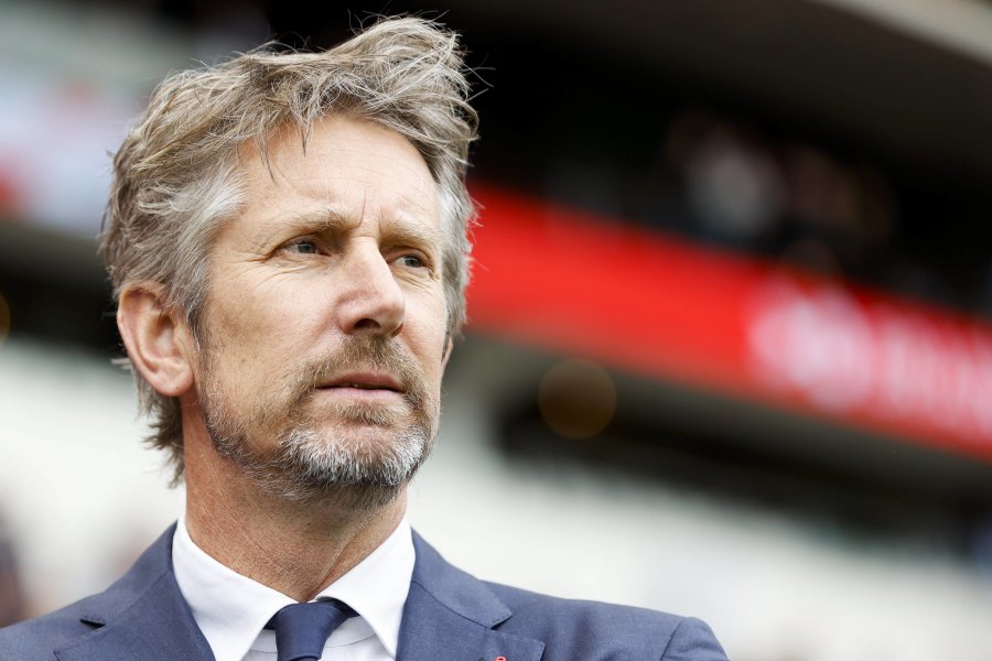 The Dutch legend E. van der Sar ended up in hospital