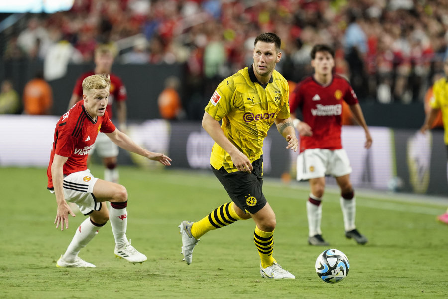 BVB defeated "Man Utd" in a friendly match.