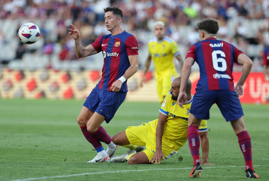 Barca" struggled to victory against "Cadiz