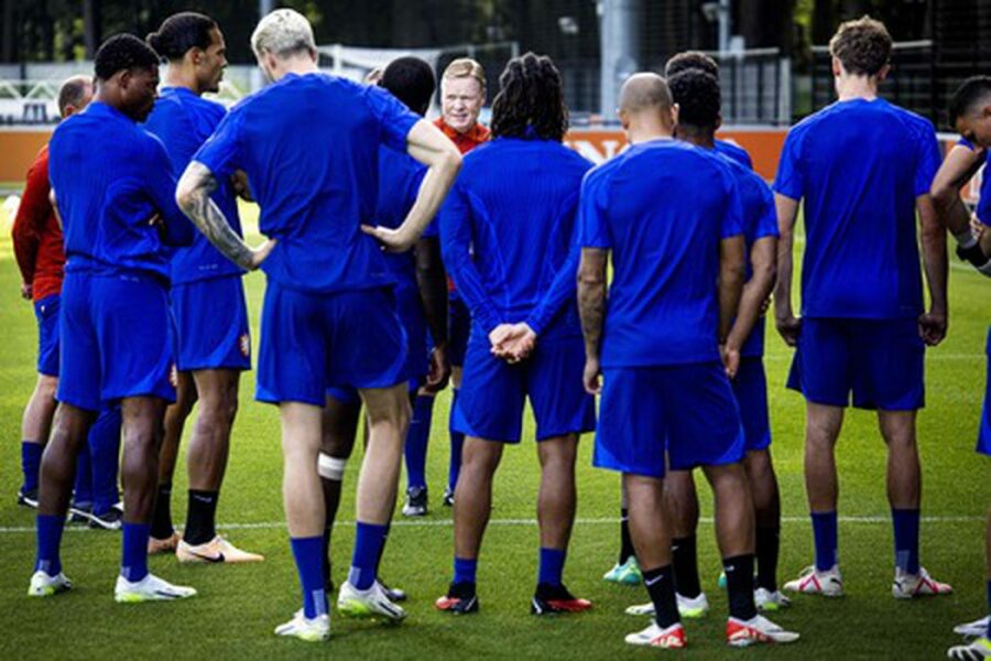 Dutch national team players disagree with L. van Gaal's opinion