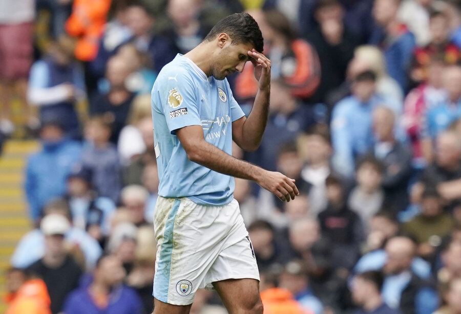 J. Guardiola commented on Rodri's red card received.