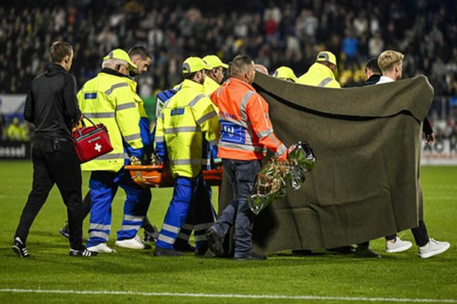 Accident: "Waalwijk" goalkeeper lost consciousness after colliding with "Ajax" player