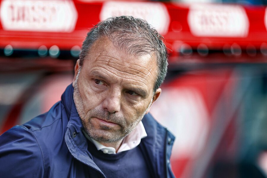 Official: "Ajax" sacked head coach