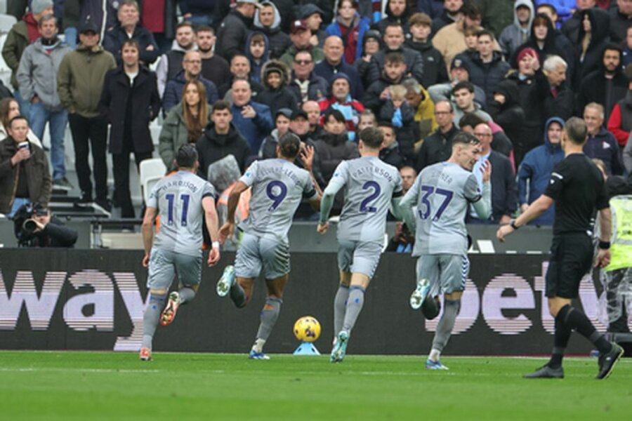 West Ham" unexpectedly lost to "Everton" team